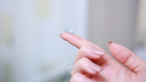 kontaktné šošovky čistenie